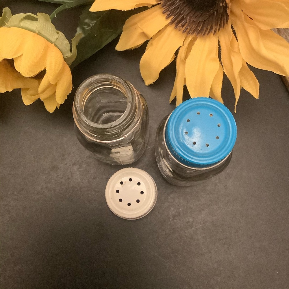 The Ball Mason Jars Mini Salt & Pepper Shakers - Picture 7 of 8